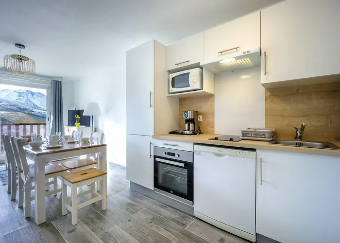 Neuf Pour 6, Parking Gratuit, Skis Et Acces Pistes En 5min - Fr-1-695-4 Apartment *