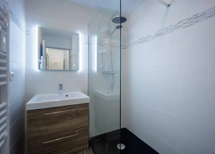 Neuf Pour 6, Parking Gratuit, Skis Et Acces Pistes En 5min - Fr-1-695-4 Apartment *